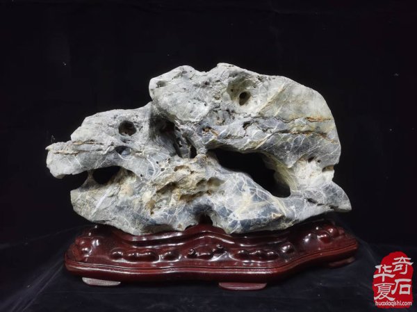 为人忠厚谦和待人真诚坦荡的饶建东