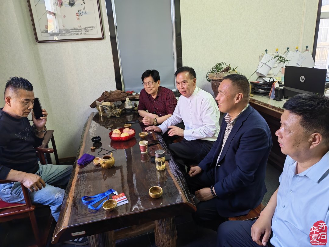 参加淮南石博会顺访王吉清石馆