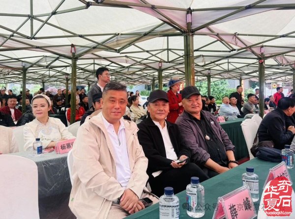 中国首届长江（岷江源）黄河大联盟暨都江堰第十届熊猫杯奇石古玩盆景博览会隆重开幕