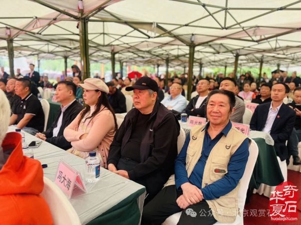 中国首届长江（岷江源）黄河大联盟暨都江堰第十届熊猫杯奇石古玩盆景博览会隆重开幕