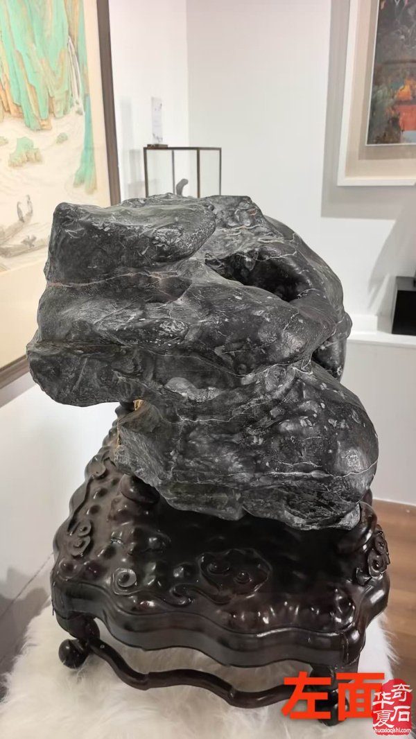 靈 璧 石 別 有 洞 天 赏析 图      