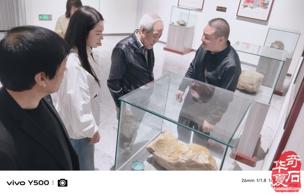 金秀卿参访平顶山长江精品肉石艺术馆