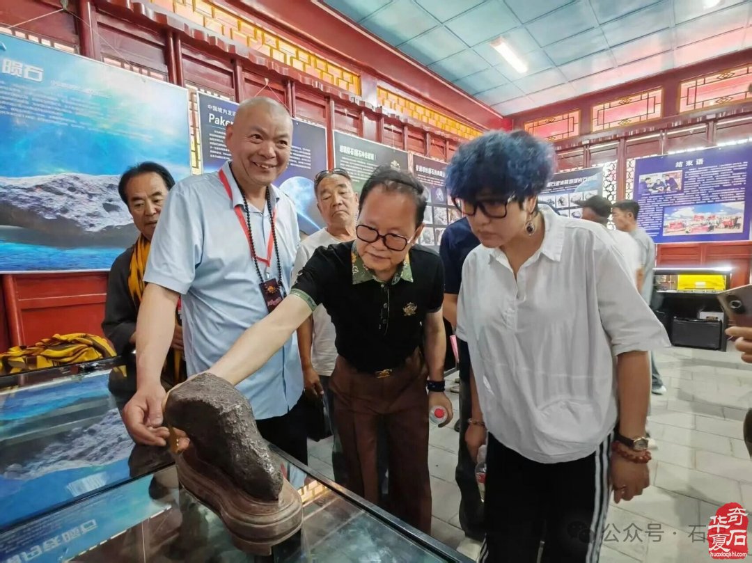 第十七届中国新疆(国际)观赏石和田玉精品博览会隆重开幕