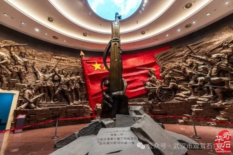 一块凝铁一尊石 一部凝固的史书