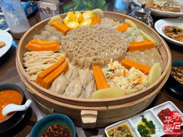 到山西吕梁参加首届“泰化杯”淘美石观美景品美食