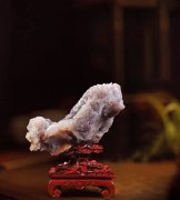 当初的玩石群如今变成了卖石群 让人无语
