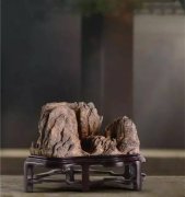 人活到极致就是简单，石头亦然！