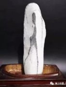 读潦河墨画石《人比黄花瘦》