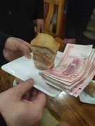 小巧的拍卖会为石市注入了阵阵暖风 图