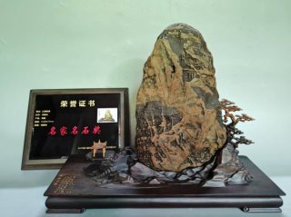 为人忠厚谦和待人真诚坦荡的饶建东