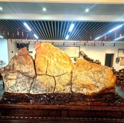 藏瓷《日照金山》落户凉山