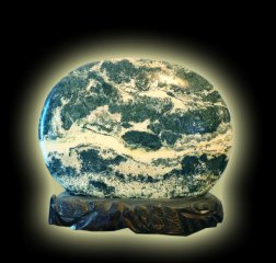 奇石生意要坚持诚信践诺传承创新