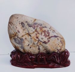 玩石者如何避开深不可测的悬崖和陷坑