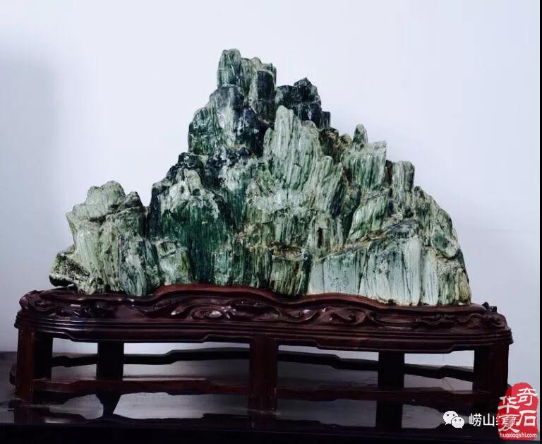 记录产自青岛的奇石收藏——《中国崂山绿石》