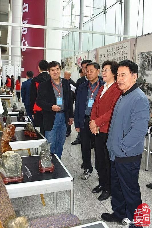 青岛赏石活动回记【八】青岛市第三届奇石书画义捐慈善爱心拍卖会隆重开拍