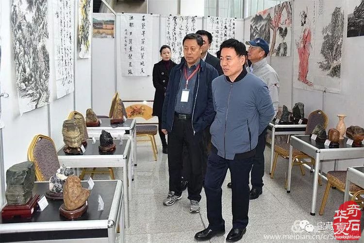 青岛赏石活动回记【八】青岛市第三届奇石书画义捐慈善爱心拍卖会隆重开拍