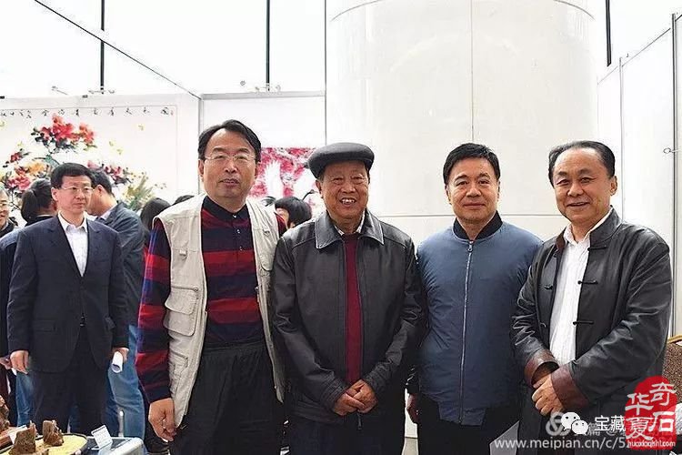 青岛赏石活动回记【八】青岛市第三届奇石书画义捐慈善爱心拍卖会隆重开拍
