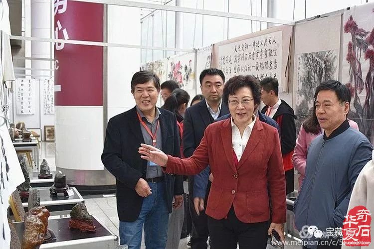 青岛赏石活动回记【八】青岛市第三届奇石书画义捐慈善爱心拍卖会隆重开拍